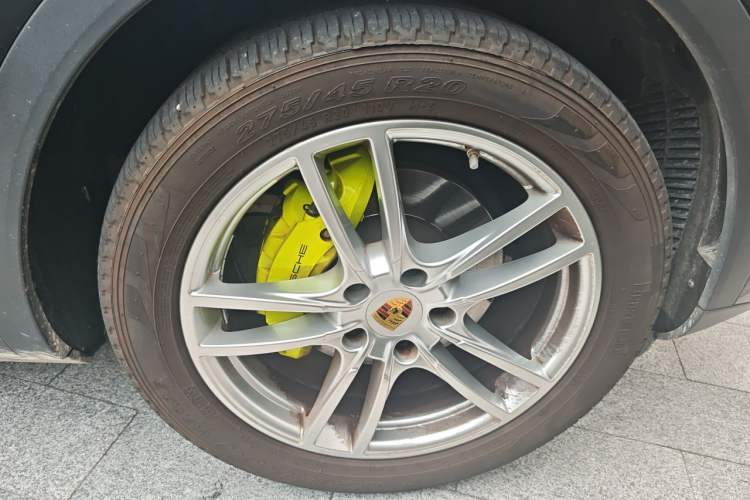 Used Porsche Cayenne E-Hybrid 2021 Cayenne E-Hybrid 2.0T Right Front Wheel Hub