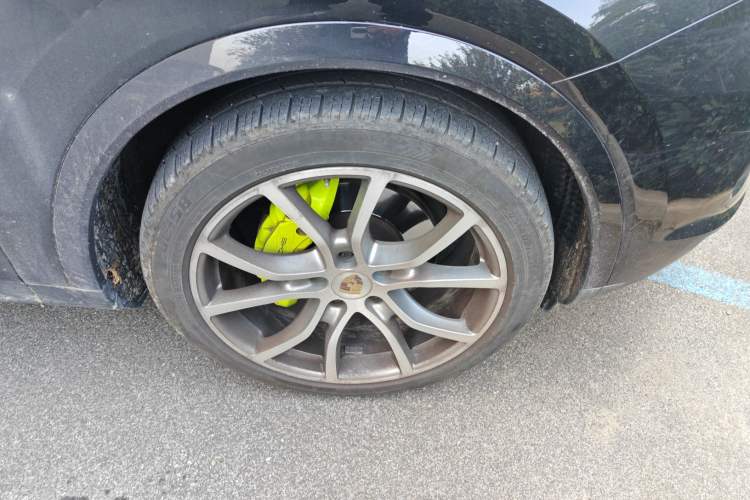 Used Porsche Cayenne E-Hybrid 2021 Cayenne E-Hybrid 2.0T Right Front Wheel Hub