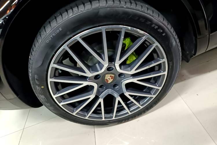 Used Porsche Cayenne E-Hybrid 2021 Cayenne E-Hybrid 2.0T Right Rear Wheel Hub