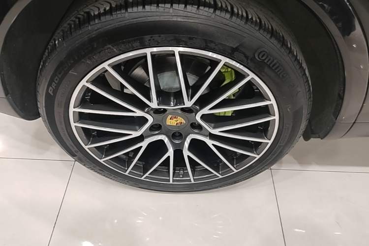 Used Porsche Cayenne E-Hybrid 2021 Cayenne E-Hybrid 2.0T Right Rear Wheel Hub