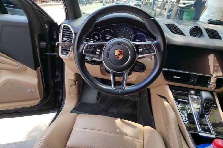 Used Porsche Cayenne E-Hybrid 2021 Cayenne E-Hybrid 2.0T Steering Wheel