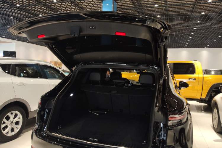 Used Porsche Cayenne E-Hybrid 2021 Cayenne E-Hybrid 2.0T Trunk
