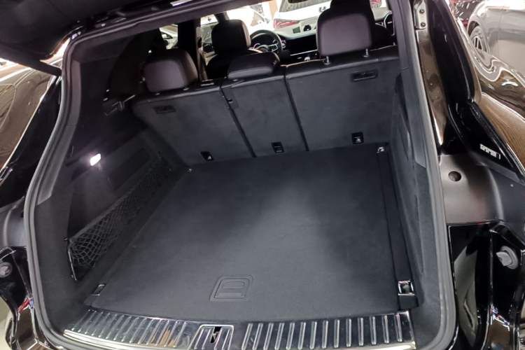 Used Porsche Cayenne E-Hybrid 2021 Cayenne E-Hybrid 2.0T Trunk