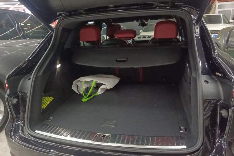 Used Porsche Cayenne E-Hybrid 2021 Cayenne E-Hybrid 2.0T Trunk