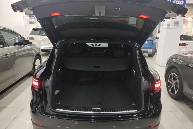 Used Porsche Cayenne E-Hybrid 2021 Cayenne E-Hybrid 2.0T Trunk