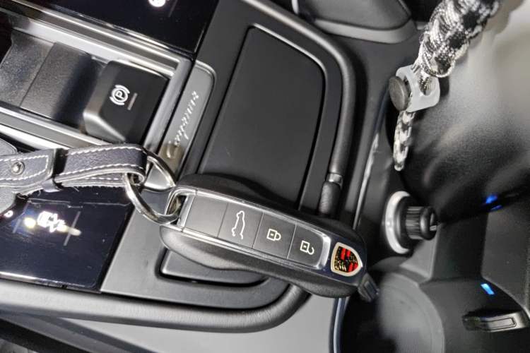 Used Porsche Cayenne E-Hybrid  Vehicle Key