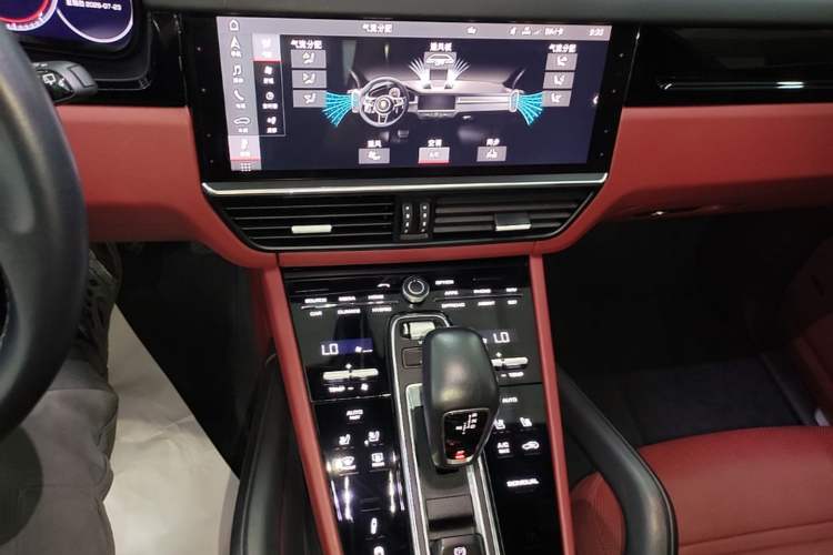 Used Porsche Cayenne E-Hybrid 2021 Cayenne E-Hybrid 2.0T Audio And AC Panel