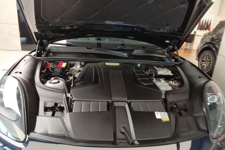 Used Porsche Cayenne E-Hybrid 2021 Cayenne E-Hybrid 2.0T Engine Bay