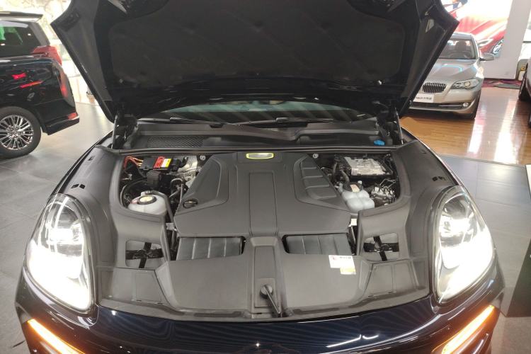 Used Porsche Cayenne E-Hybrid 2021 Cayenne E-Hybrid 2.0T Engine Bay
