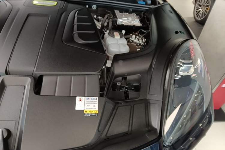 Used Porsche Cayenne E-Hybrid 2021 Cayenne E-Hybrid 2.0T Engine Bay Left