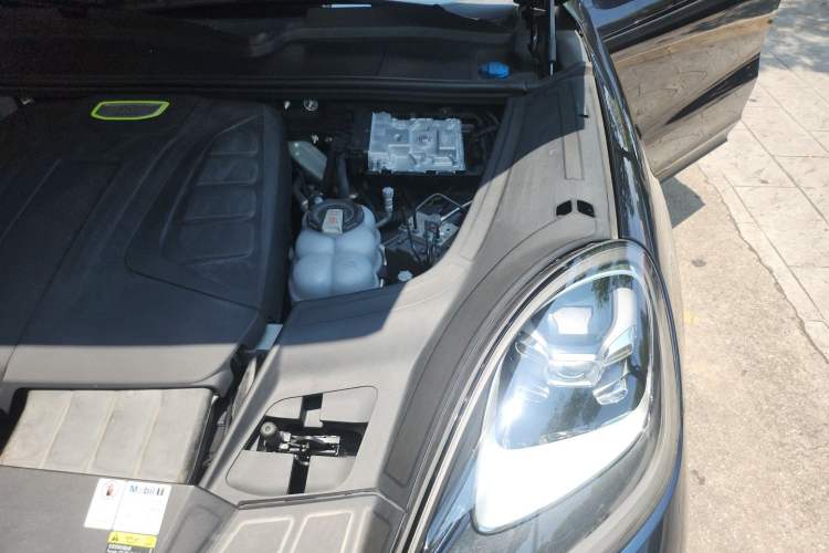 Used Porsche Cayenne E-Hybrid 2021 Cayenne E-Hybrid 2.0T Engine Bay Left