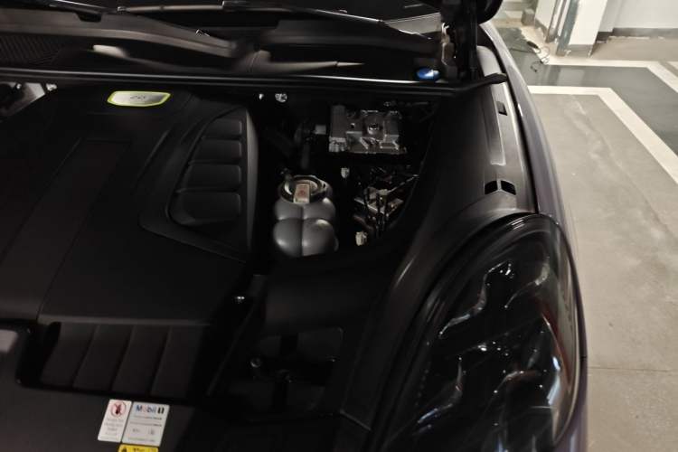 Used Porsche Cayenne E-Hybrid 2021 Cayenne E-Hybrid 2.0T Engine Bay Left