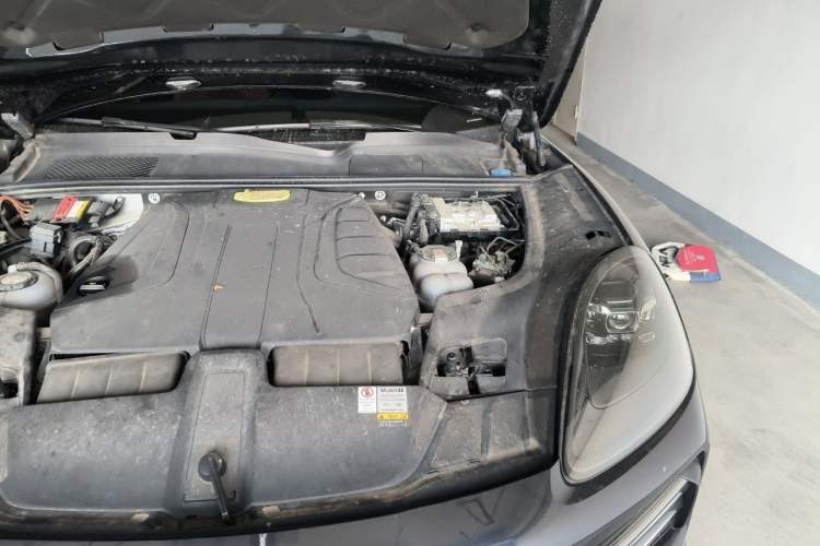 Used Porsche Cayenne E-Hybrid 2021 Cayenne E-Hybrid 2.0T Engine Bay Left