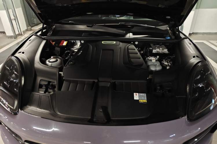 Used Porsche Cayenne E-Hybrid 2021 Cayenne E-Hybrid 2.0T Engine Bay