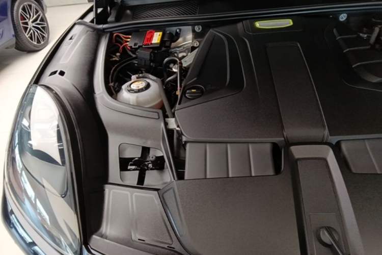 Used Porsche Cayenne E-Hybrid 2021 Cayenne E-Hybrid 2.0T Engine Bay Right