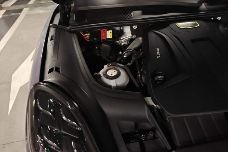 Used Porsche Cayenne E-Hybrid 2021 Cayenne E-Hybrid 2.0T Engine Bay Right