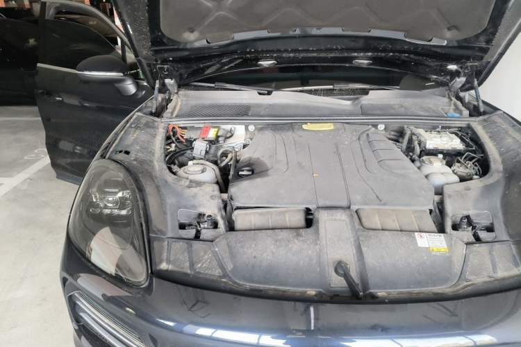 Used Porsche Cayenne E-Hybrid 2021 Cayenne E-Hybrid 2.0T Engine Bay Right