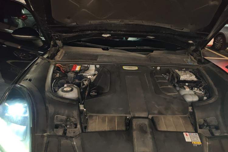 Used Porsche Cayenne E-Hybrid 2021 Cayenne E-Hybrid 2.0T Engine Bay Right