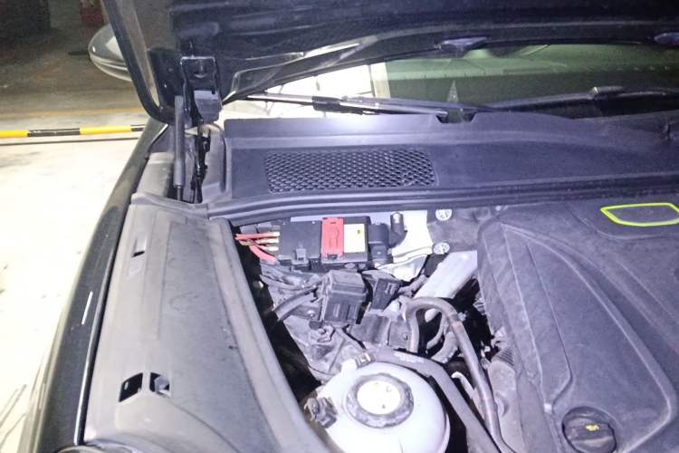 Used Porsche Cayenne E-Hybrid 2021 Cayenne E-Hybrid 2.0T Engine Bay Right
