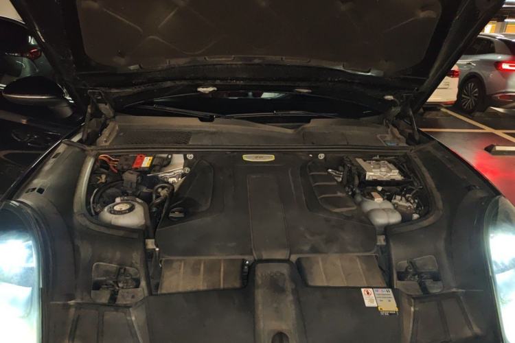 Used Porsche Cayenne E-Hybrid 2021 Cayenne E-Hybrid 2.0T Engine Bay