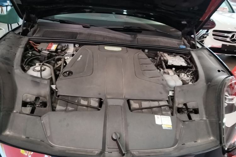 Used Porsche Cayenne E-Hybrid 2021 Cayenne E-Hybrid 2.0T Engine Bay