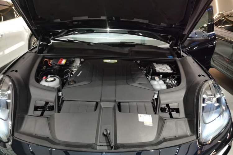 Used Porsche Cayenne E-Hybrid 2021 Cayenne E-Hybrid 2.0T Engine Bay