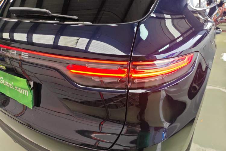 Used Porsche Cayenne E-Hybrid 2021 Cayenne E-Hybrid 2.0T Exterior 3