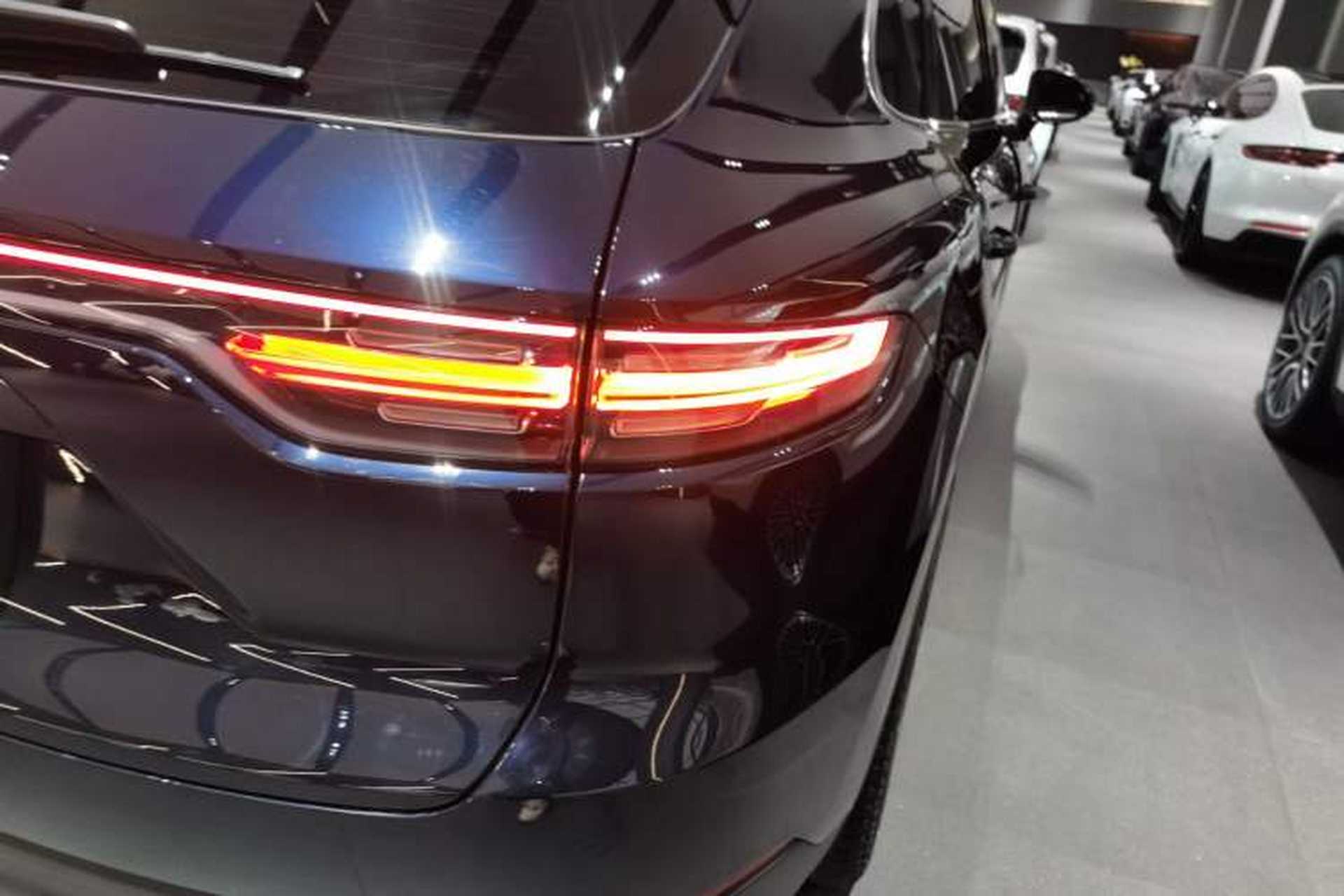 Used Porsche Cayenne E-Hybrid 2021 Cayenne E-Hybrid 2.0T Exterior 3