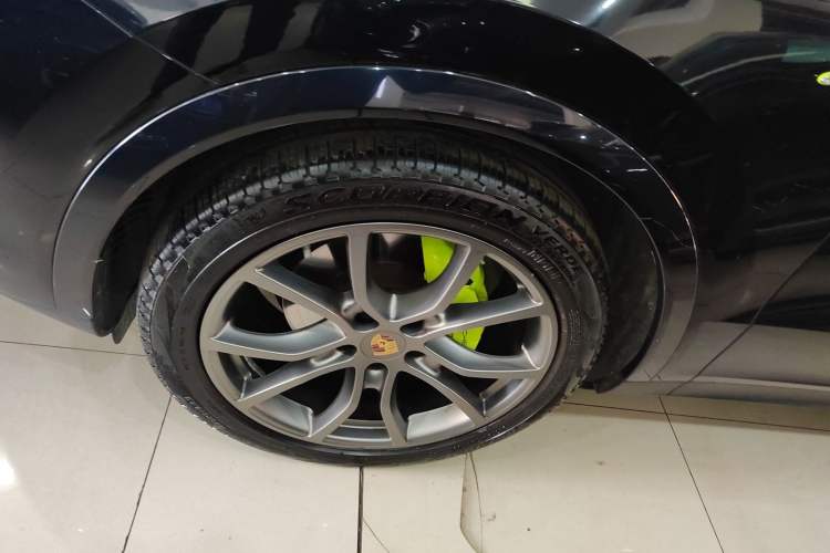 Used Porsche Cayenne E-Hybrid 2021 Cayenne E-Hybrid 2.0T Exterior 4