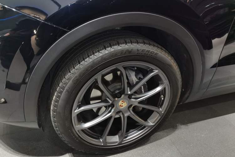Used Porsche Cayenne E-Hybrid 2021 Cayenne E-Hybrid 2.0T Exterior 4