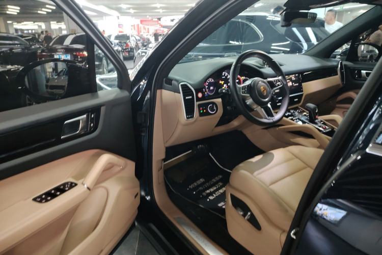 Used Porsche Cayenne E-Hybrid 2021 Cayenne E-Hybrid 2.0T Interior 3