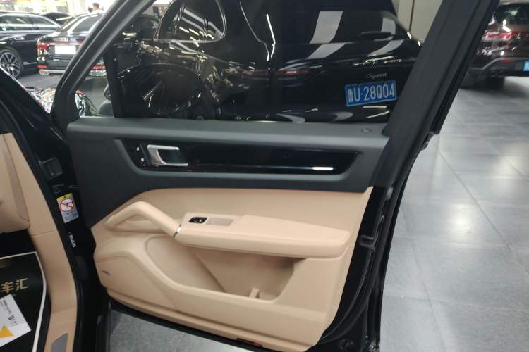 Used Porsche Cayenne E-Hybrid 2021 Cayenne E-Hybrid 2.0T Interior 5