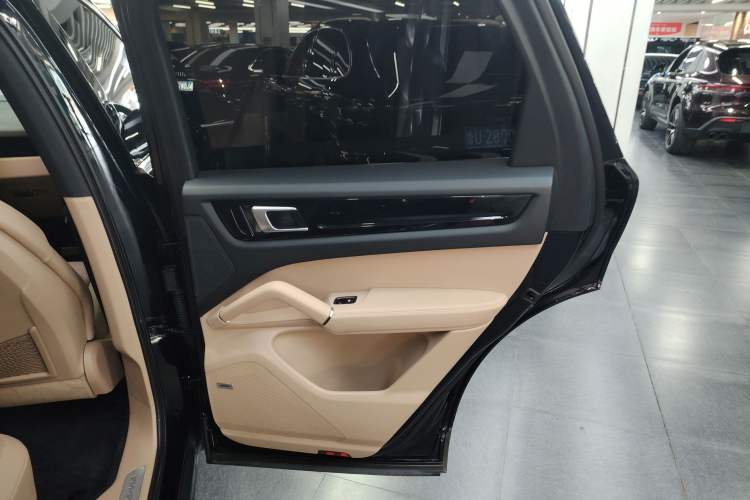 Used Porsche Cayenne E-Hybrid 2021 Cayenne E-Hybrid 2.0T Interior 6