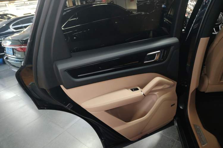 Used Porsche Cayenne E-Hybrid 2021 Cayenne E-Hybrid 2.0T Interior 8