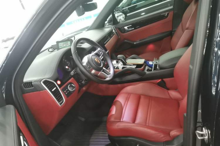 Used Porsche Cayenne E-Hybrid 2021 Cayenne E-Hybrid 2.0T Left Front Seat