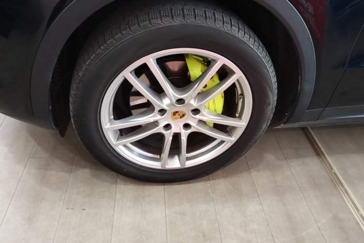 Used Porsche Cayenne E-Hybrid 2021 Cayenne E-Hybrid 2.0T Left Front Wheel Hub