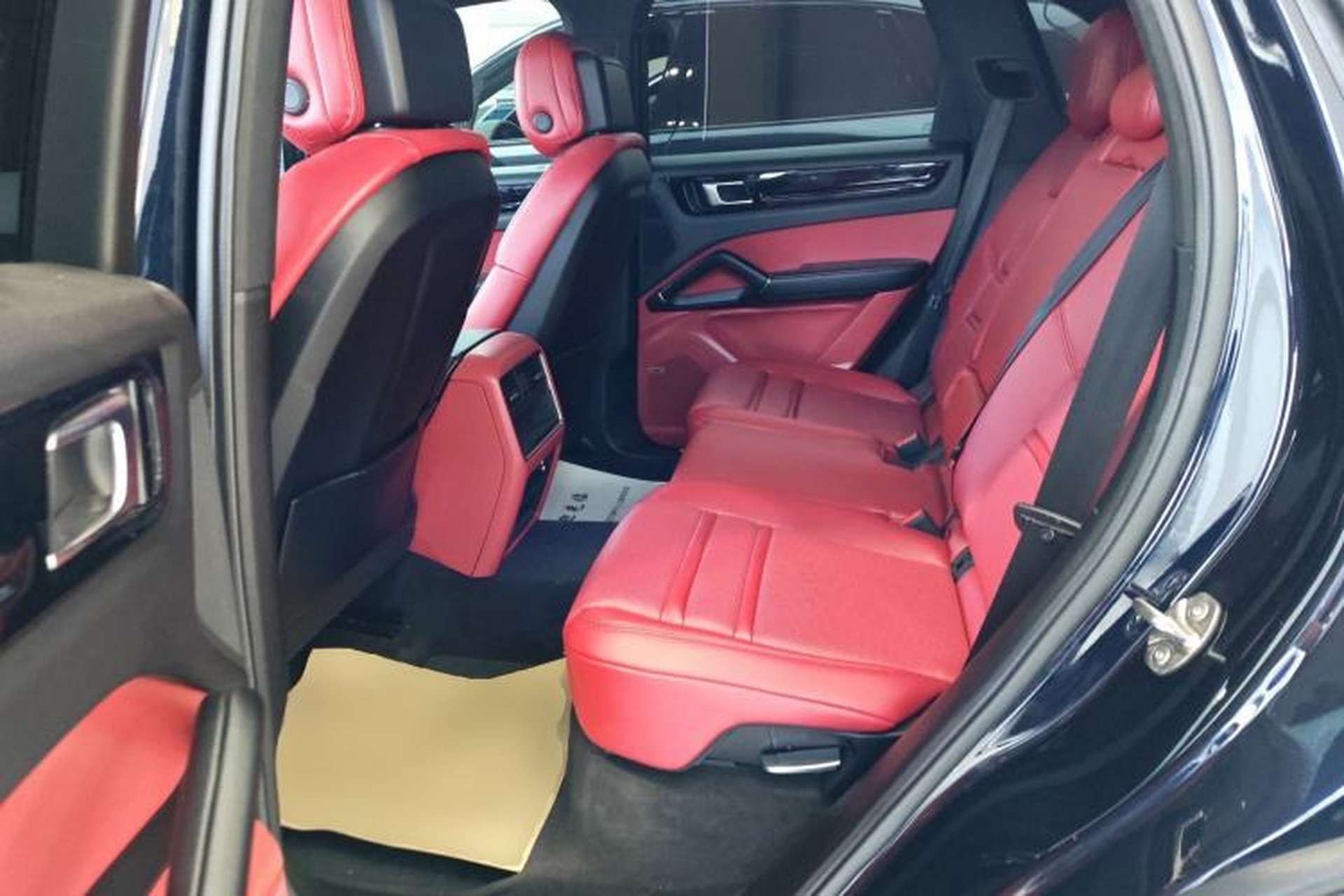 Used Porsche Cayenne E-Hybrid 2021 Cayenne E-Hybrid 2.0T Left Rear Seat