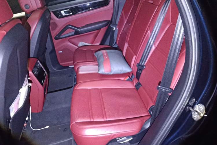 Used Porsche Cayenne E-Hybrid 2021 Cayenne E-Hybrid 2.0T Left Rear Seat