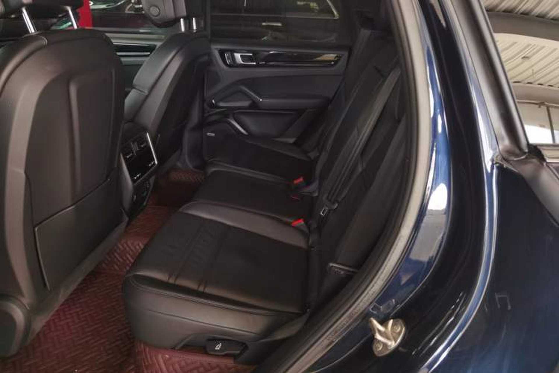 Used Porsche Cayenne E-Hybrid 2021 Cayenne E-Hybrid 2.0T Left Rear Seat