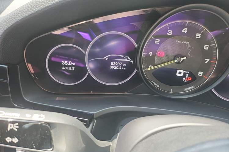 Used Porsche Cayenne E-Hybrid 2021 Cayenne E-Hybrid 2.0T Odometer Close Up