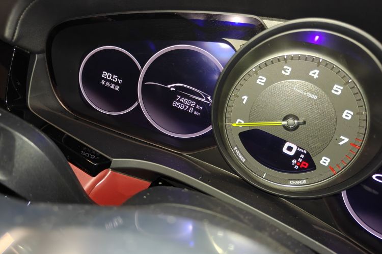 Used Porsche Cayenne E-Hybrid 2021 Cayenne E-Hybrid 2.0T Odometer Close Up