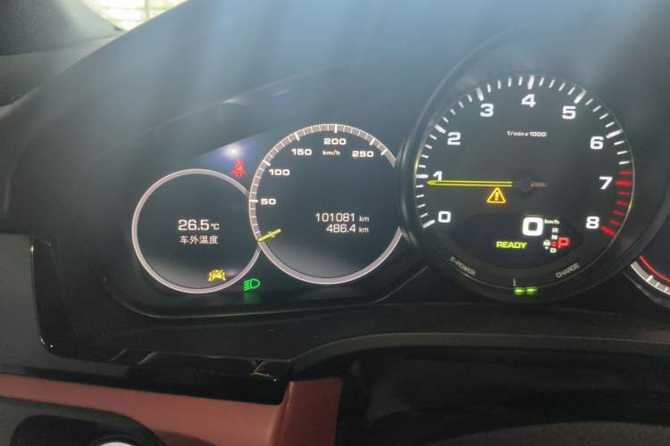 Used Porsche Cayenne E-Hybrid 2021 Cayenne E-Hybrid 2.0T Odometer Close Up