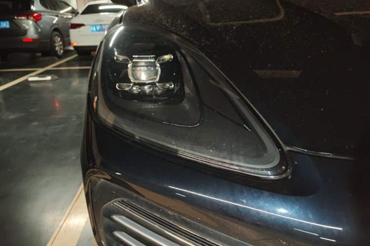 Used Porsche Cayenne E-Hybrid 2021 Cayenne E-Hybrid 2.0T Right Front Headlight