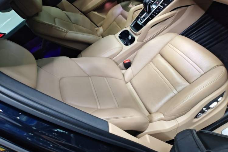 Used Porsche Cayenne E-Hybrid 2021 Cayenne E-Hybrid 2.0T Right Front Seat