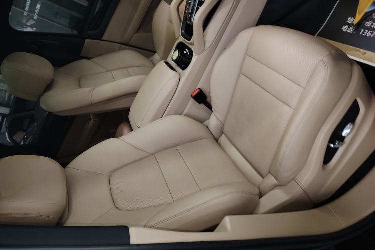 Used Porsche Cayenne E-Hybrid 2021 Cayenne E-Hybrid 2.0T Right Front Seat