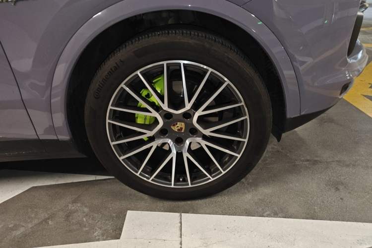 Used Porsche Cayenne E-Hybrid 2021 Cayenne E-Hybrid 2.0T Right Front Wheel Hub