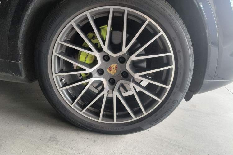 Used Porsche Cayenne E-Hybrid 2021 Cayenne E-Hybrid 2.0T Right Front Wheel Hub