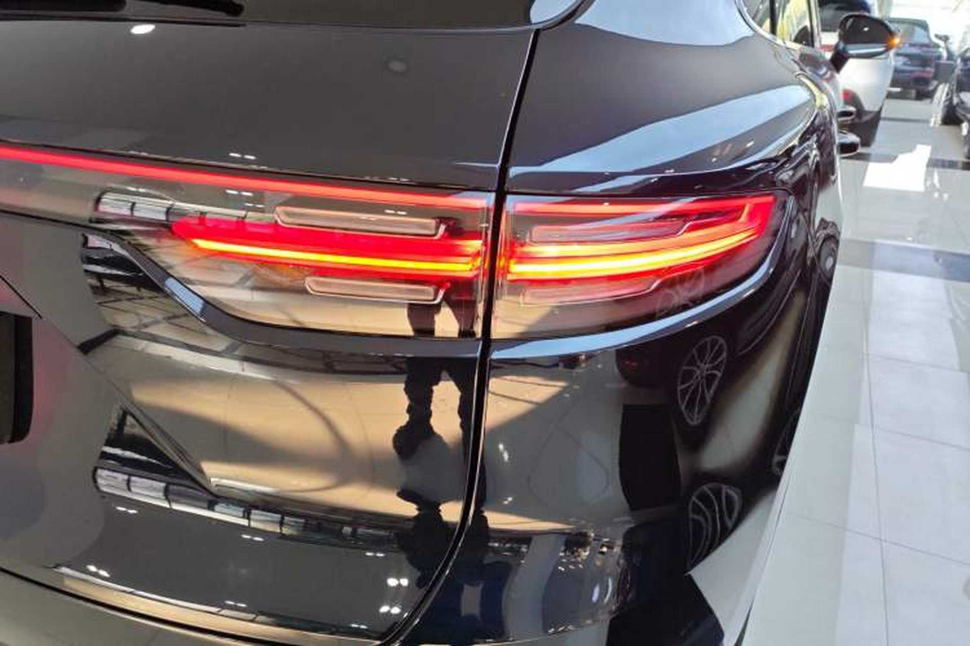 Used Porsche Cayenne E-Hybrid 2021 Cayenne E-Hybrid 2.0T Right Rear Taillight