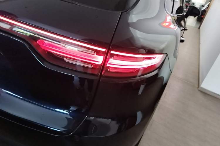 Used Porsche Cayenne E-Hybrid 2021 Cayenne E-Hybrid 2.0T Right Rear Taillight