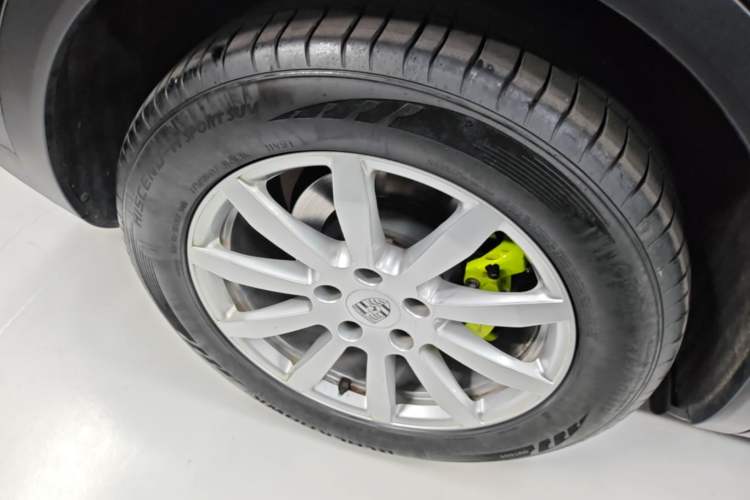 Used Porsche Cayenne E-Hybrid 2021 Cayenne E-Hybrid 2.0T Right Rear Wheel Hub